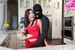 Phang lồn em nữ sinh mới quen khít hết dái