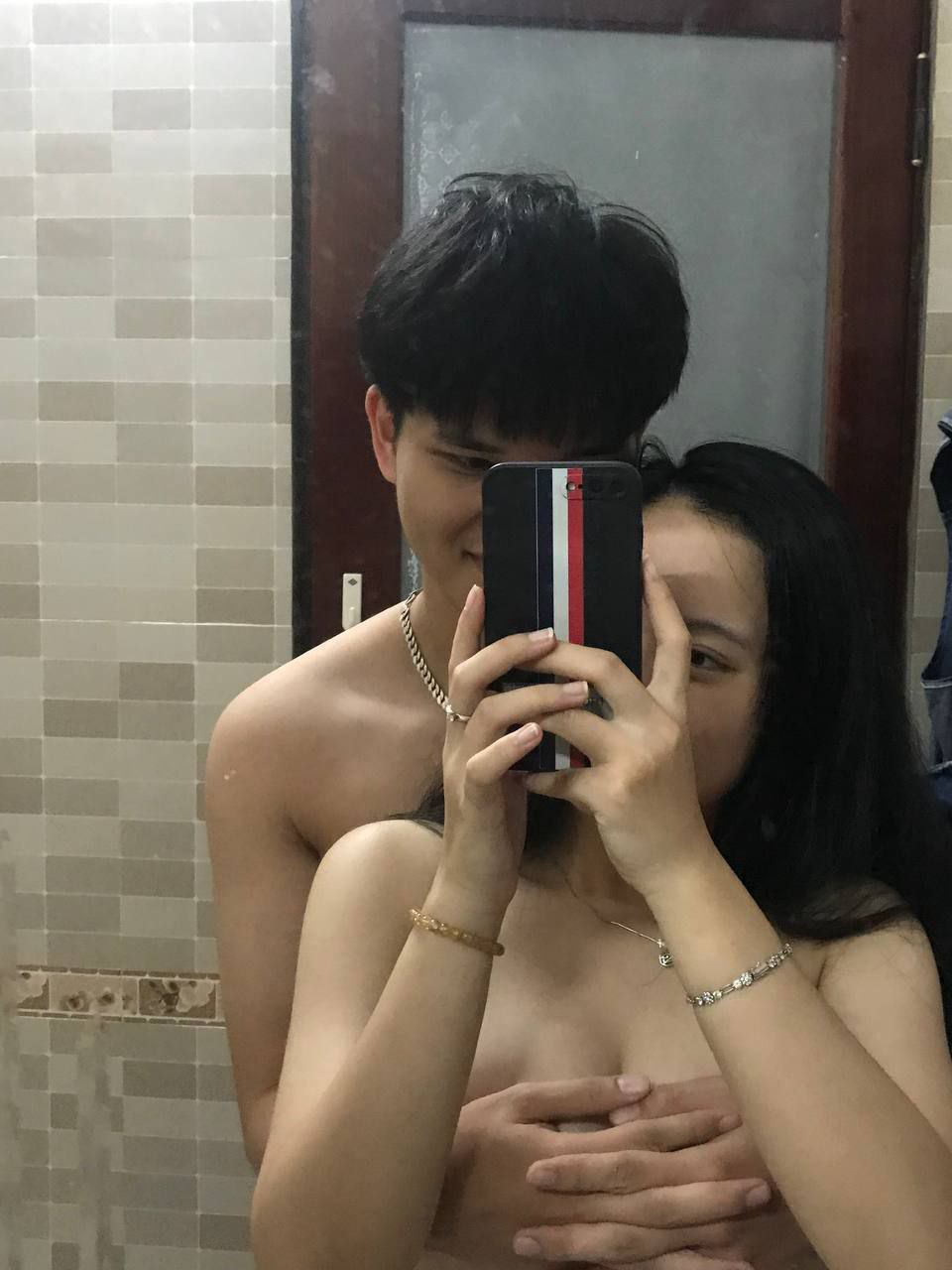 Lén lút với cô nhân viên nữ bởi vì cuộc sống hôn nhân không hạnh phúc