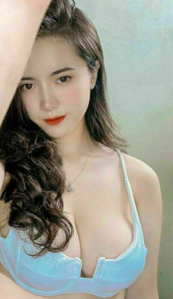 Con trai vừa đi công việc thì bố Người chồng đã đè vợ sắp cưới của con trai ra địt